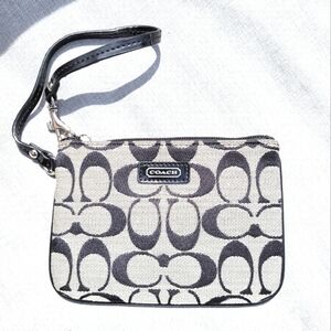 Coach Vintage wristlet, Signature C Design In Black And Grey